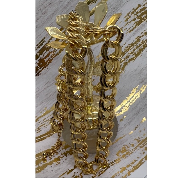 Polished Gold Finish Double Link Flat Curve Necklace - Picture 5 of 8